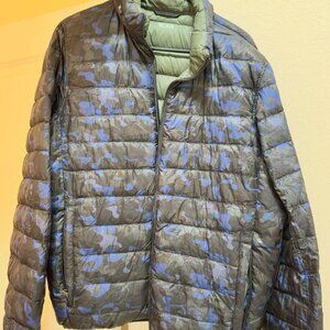 SOLD.  TUMI Patrol Rev Packable Travel Puffer Jacket - Blue / Camo Print Forest
